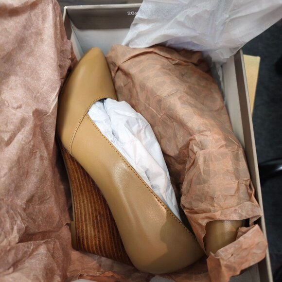 Franco Sarto Women's Wedge Pump -Cool Taupe Leather - Size 5M - Picture 5 of 7